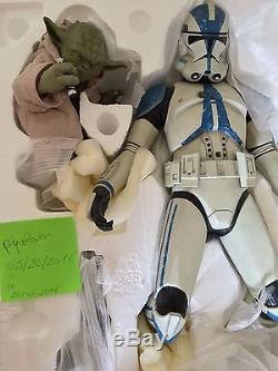 Sideshow Yoda and Clone Trooper Premium Format MINT statue Star Wars